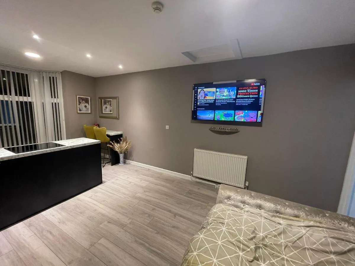 Selection Of Stylish Apartments Within Walking Distance Of Cardiff City Centre 0*,
